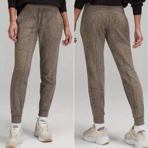 Lululemon Warm Down Jogger Size 6 Thread Dye Mid Rise 7/8 W x L29” Worn Once
